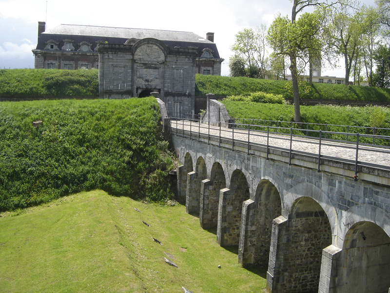 Enceinte de Maubeuge, fortifications du Moyen-Âge